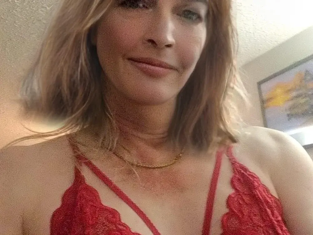 Big Ass Mature trans cams putting on a show
