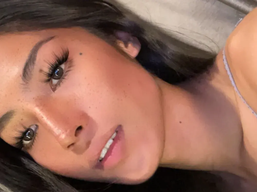 Glory Hole trans cams in a live cam show