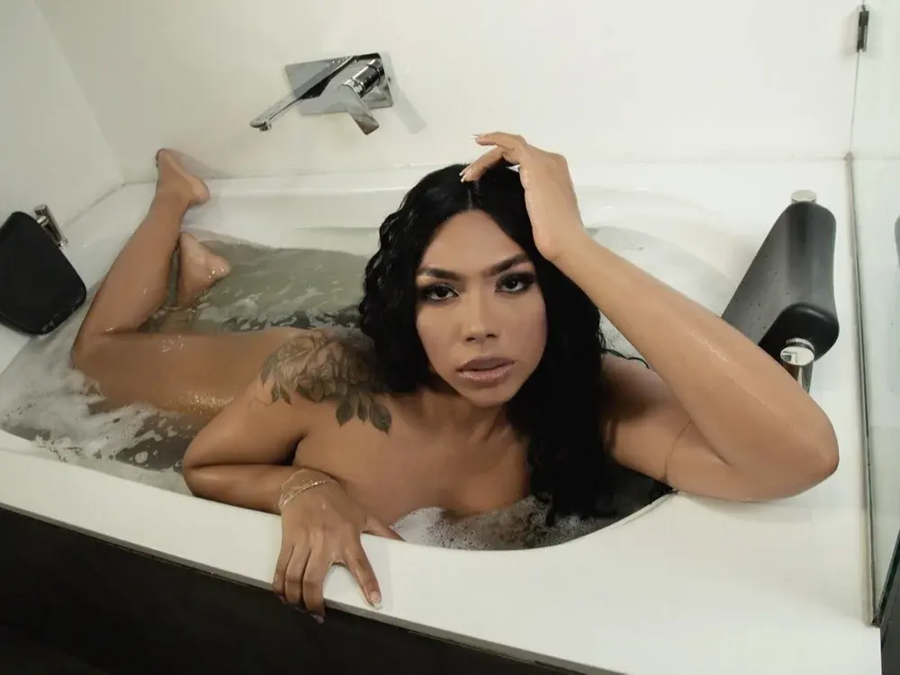 Cock Rating trans cams putting on a show