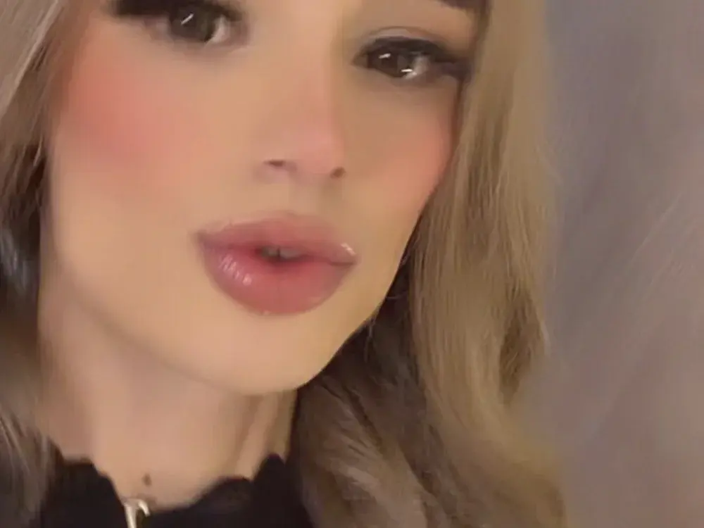Rimming trans cams during a private session