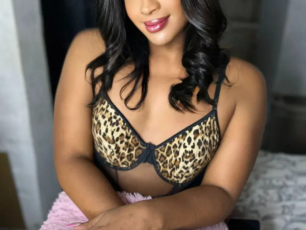 Cheapest Privates trans cams putting on a show