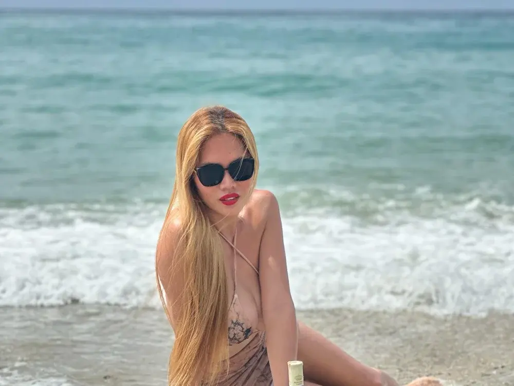 Cuckold trans cams in an intimate session