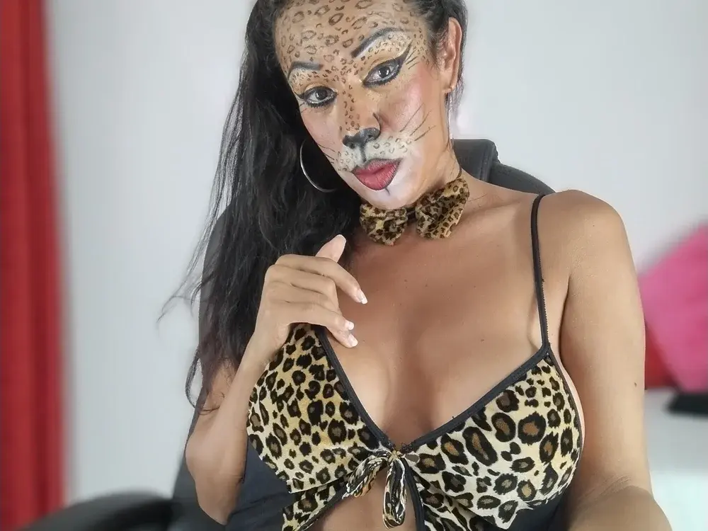 Creampie Milfs trans cams putting on a show