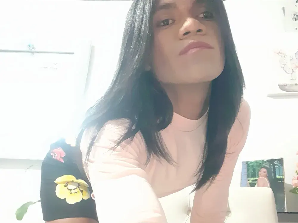 Topless Milfs trans cams ready for a private show