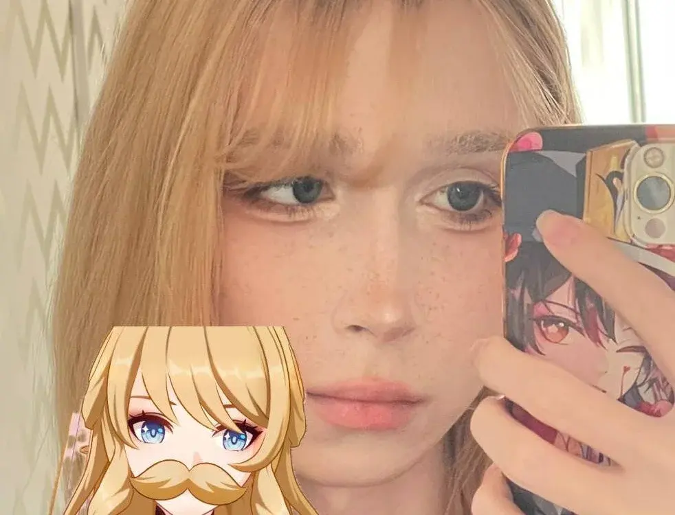 Petite Asian trans cams ready for a private show