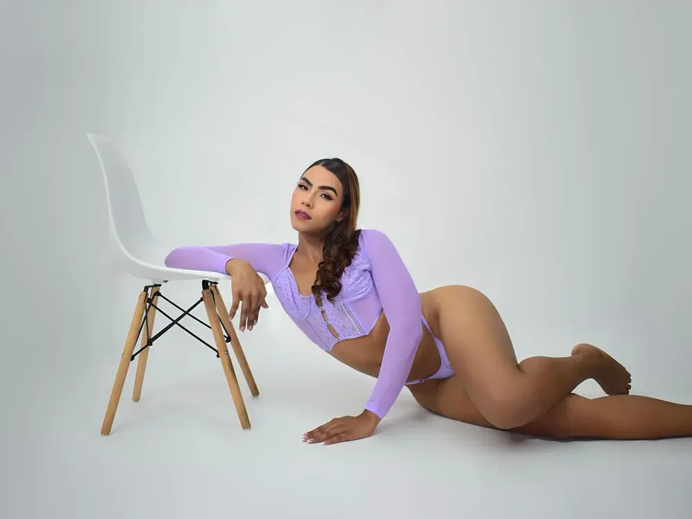 Curvy Blondes trans cams broadcasting live
