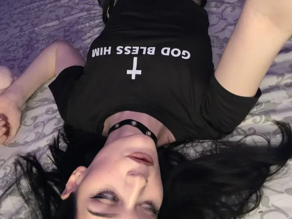 Pegging trans cams in a private show