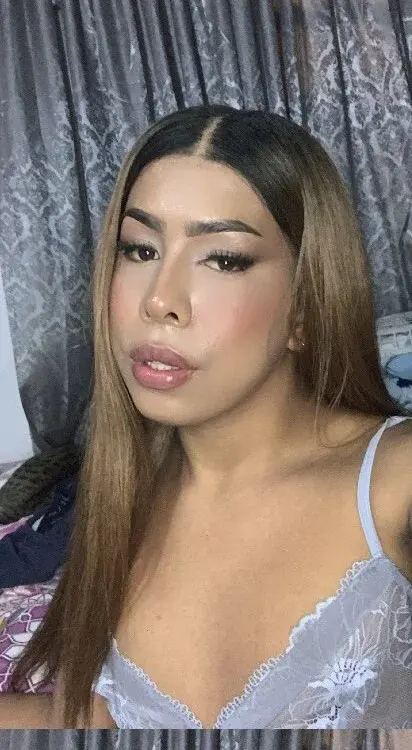 Corset trans cams broadcasting live