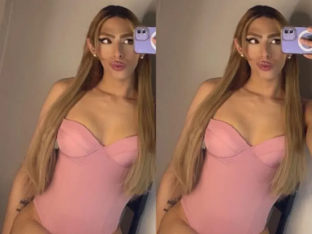 Small Audience trans cams in a private show