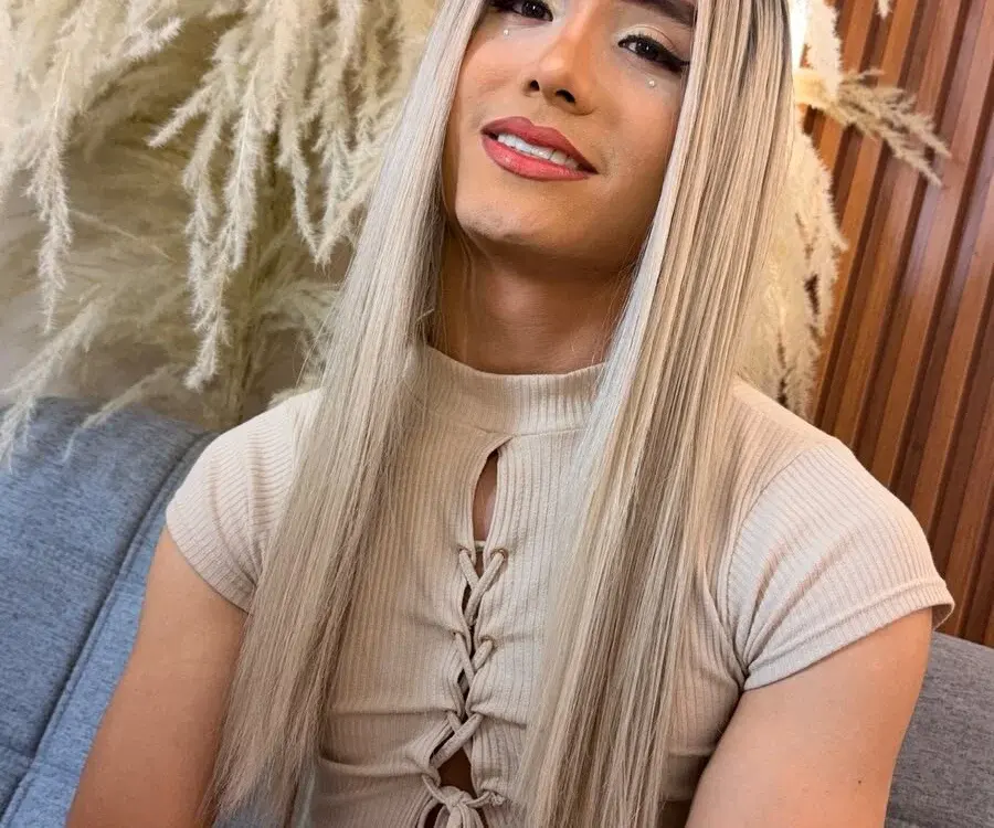 Petite Blondes trans cams broadcasting live