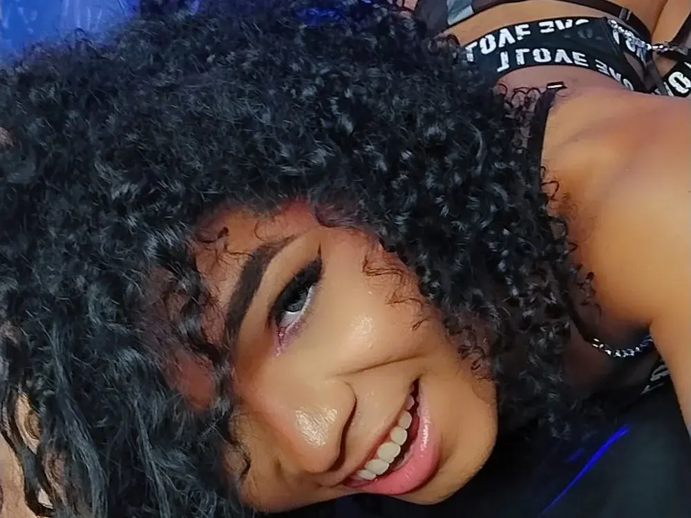 Trimmed Ebony trans cams in the chat room